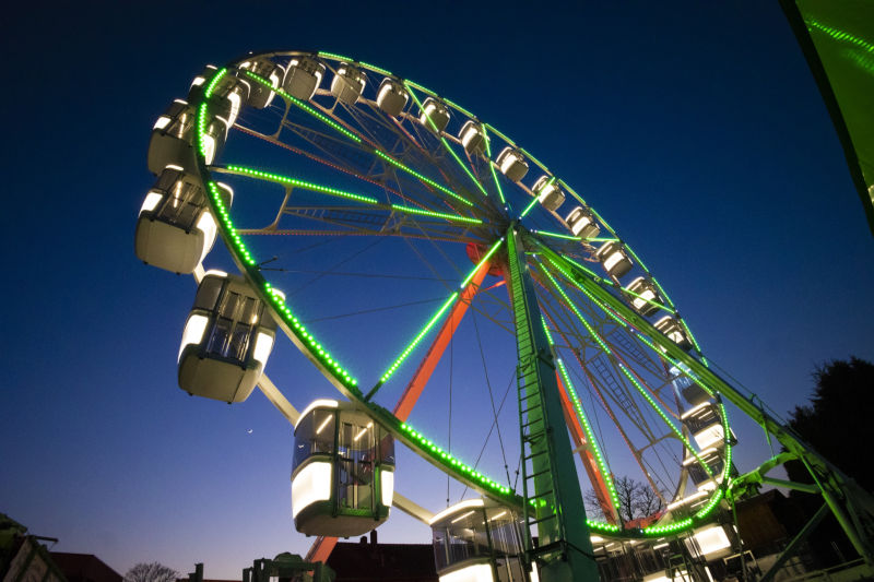 Riesenrad White Wheel -mit grüner LED-Beleuchtung Riesenrad White Wheel -mit grüner LED-Beleuchtung