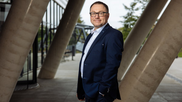 Martin Ehl, koment�tor HN