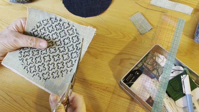 Kreisförmiges Sashiko-Muster ausschneiden Kreisförmiges Sashiko-Muster ausschneiden