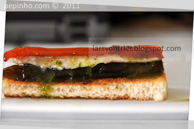 Anchoas marinadas con pimientos confitados y aceite de perejil Anchoas marinadas con pimientos confitados y aceite de perejil