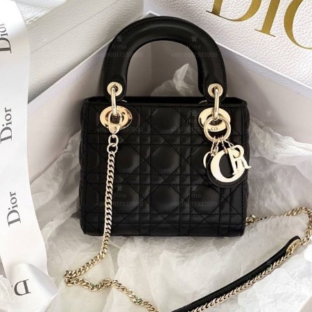 voguehauldubai's avatar