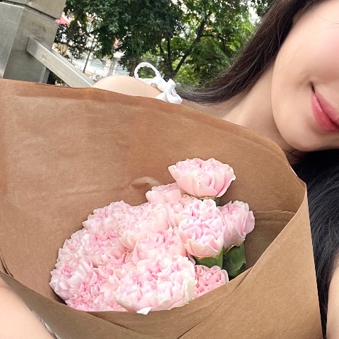 ployphicha_'s avatar
