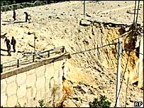 Un puente destruido en Beirut