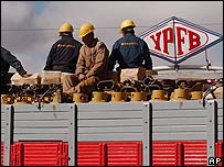 Empleados de la empresa estatal boliviana YPFB