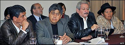 Prefectos Ernesto Su�rez, de Beni, Mario Coss�o, de Tarija, Rub�n Costas, de Santa Cruz, y Sabina Cu�llar, de Chuquisaca
