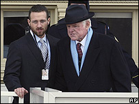 Edward Kennedy en el capitolio antes de sufrir convulsiones