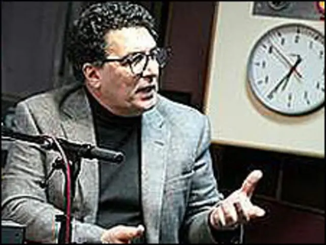 "در این زمان دولت جدید که آقای جعفر شریف امامی نخست وزیری آن را بر عهده داشت کوشید با انعقاد توافقنامه ای با روزنامه نگاران با آنان به مصالحه برسد." بهنود