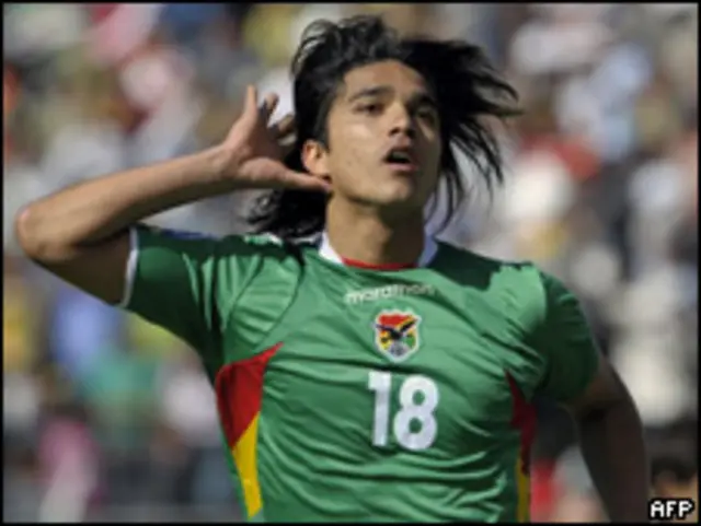 Marcelo Martins festeja su gol.
