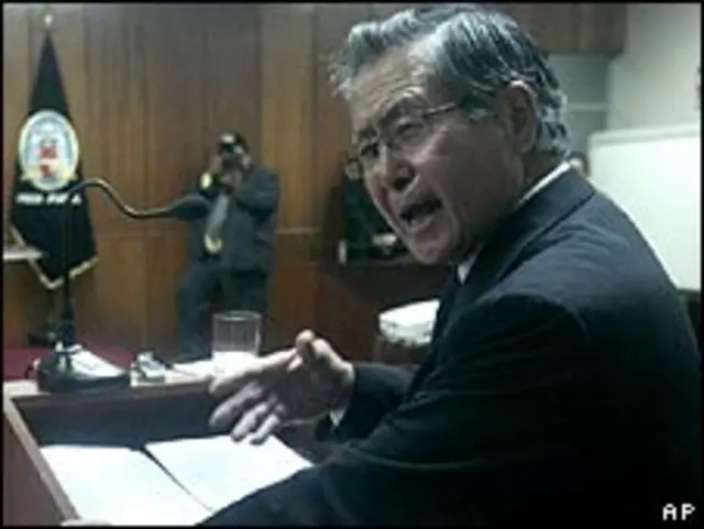 Alberto Fujimori se defiende durante su juicio