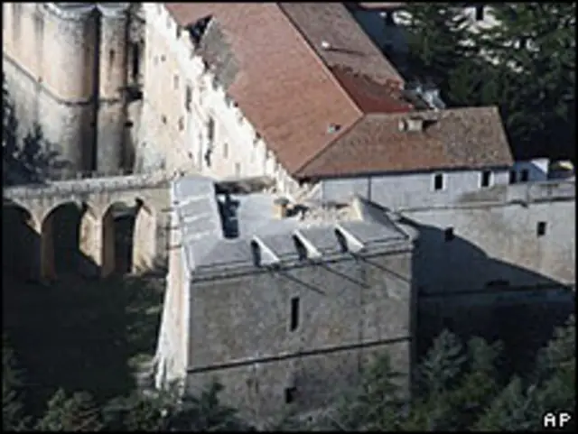 Daños en el tejado del Castello Cinquecentesco.
