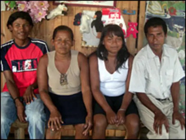 Lola Emberto e hijos