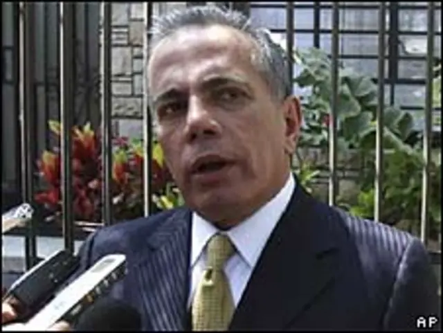 Manuel Rosales en Perú