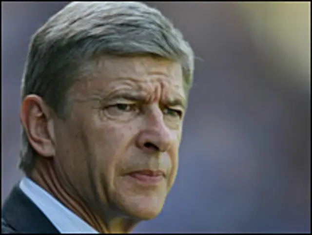 Thuyền trưởng Wenger có mang cúp về cho Arsenal bằng chiến thuật mới?