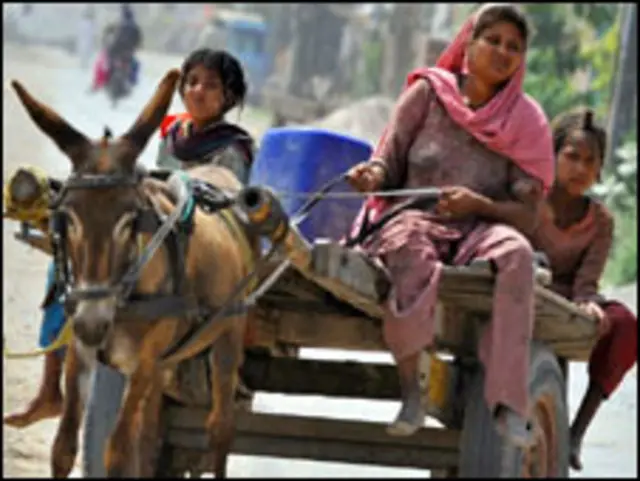 باپ کی منکوحہ ہے تو آپ کی ماں ہے۔ بیوی ہے تو آپ کے بچوں کی ماں ہے اور بیٹی ہے تو مستقبل کی ماں ہے۔ 