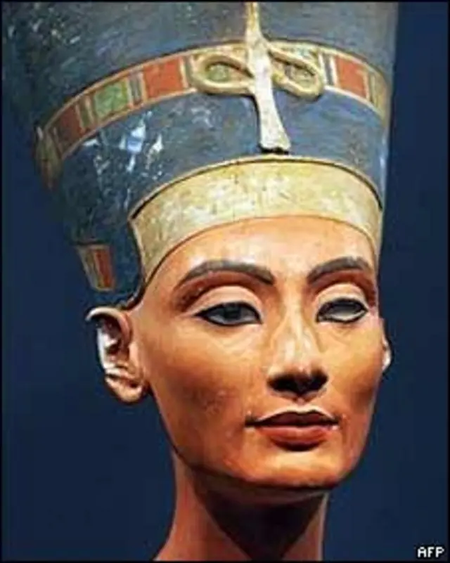Busto de Nefertiti