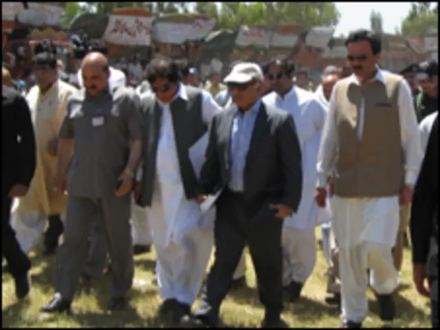 وزیراعلی پنجاب نے اشیائے خوردونوش سے بھرے ایک سو چھپن ٹرک صوبے سرحد کے حوالے کیے