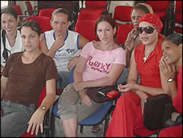 Transexuales reunidos en el CENESEX