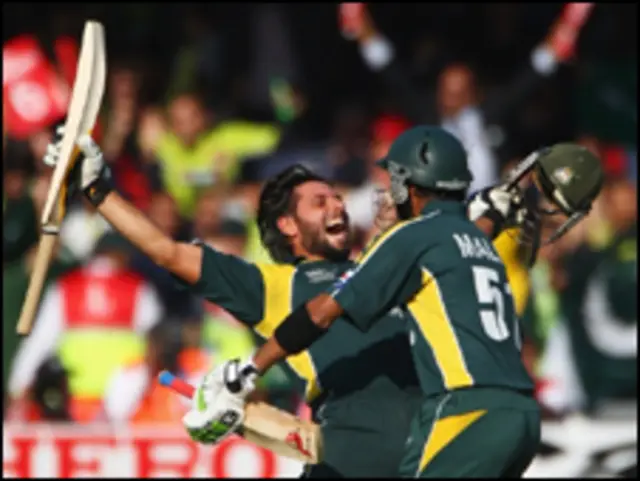 سابق کھلاڑیوں نے اس فتح کو بہت ہی اہم قرار دیا ہے کیونکہ  پاکستانی کرکٹ کے لیے یہ ایک  انتہائی مشکل وقت ہے