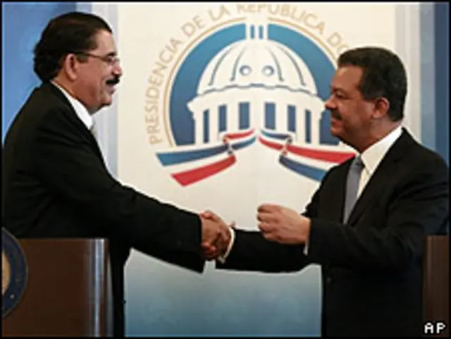 Manuel Zelaya (izq.) y Leonel Fernández
