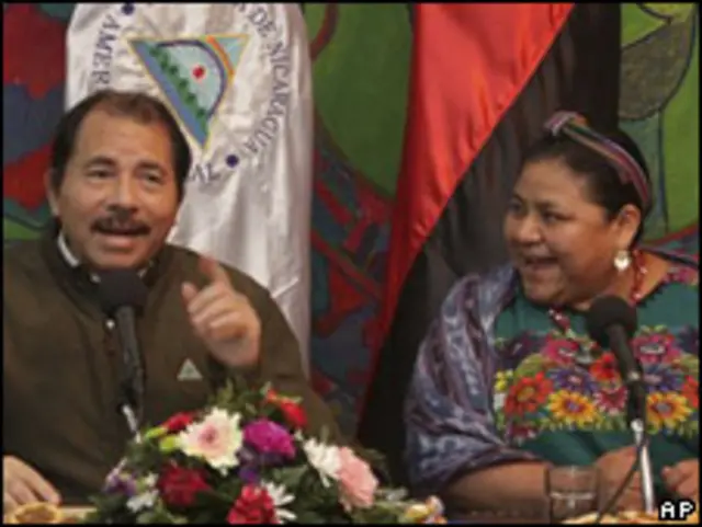 Daniel Ortega y Rigoberta Menchú