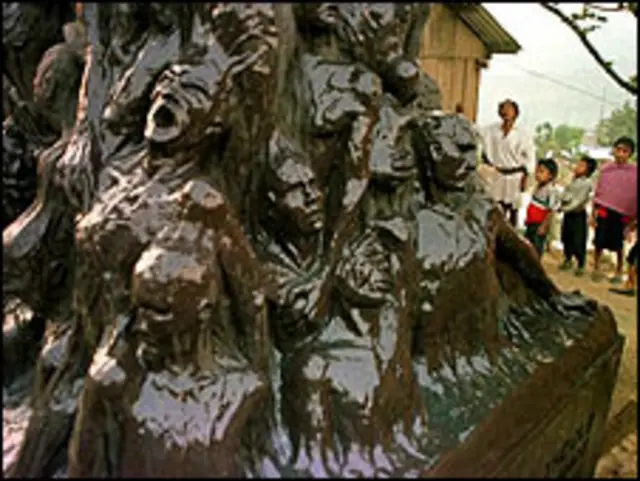 Monumento sobre o massacre de Acteal. Foto AP