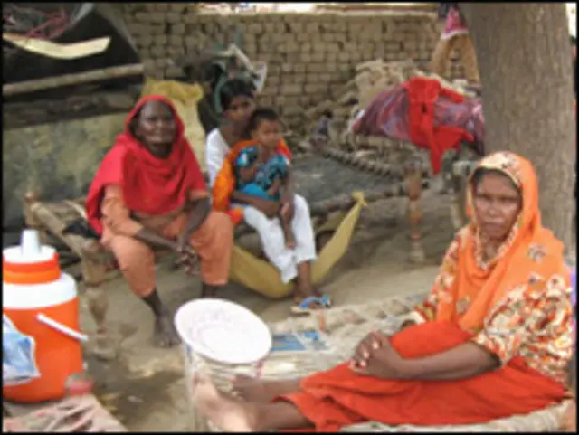ईसाई जिनके घर जला दिए गए हैं. 
