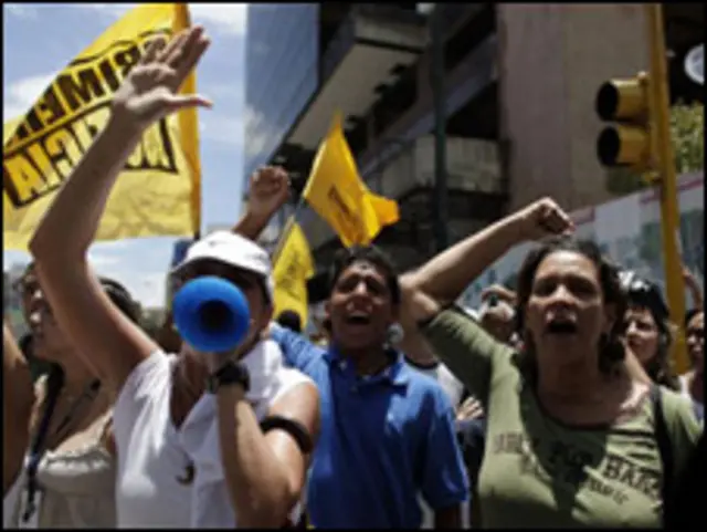 Venezuela'da gösteri yapan Chavez yanlıları