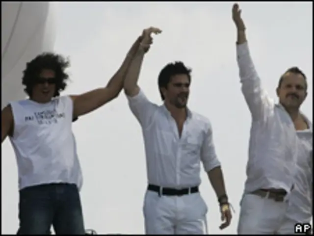 Carlos Vives, Juanes y Miguel Bosé